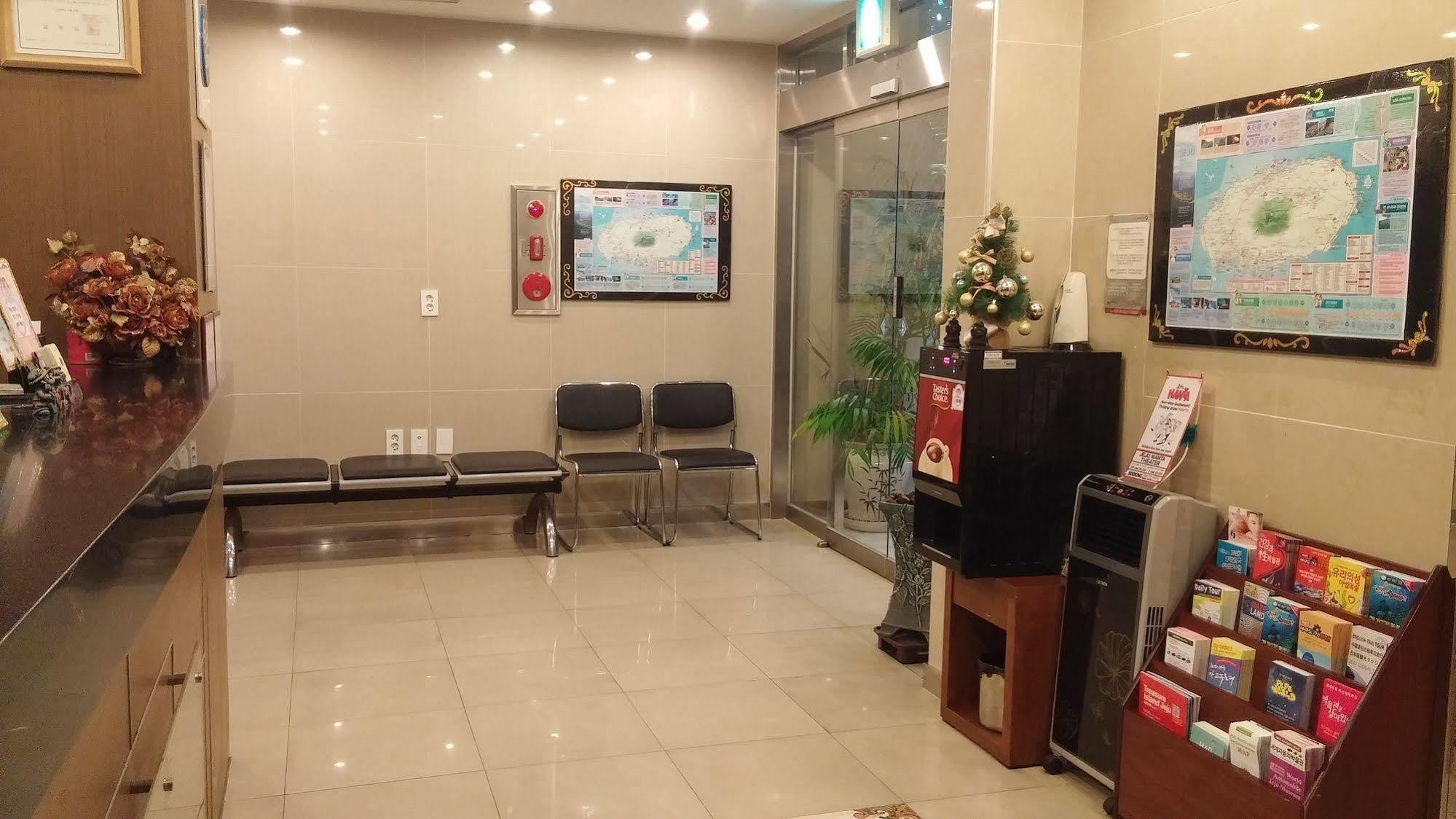 Jeju December Hotel Bagian luar foto
