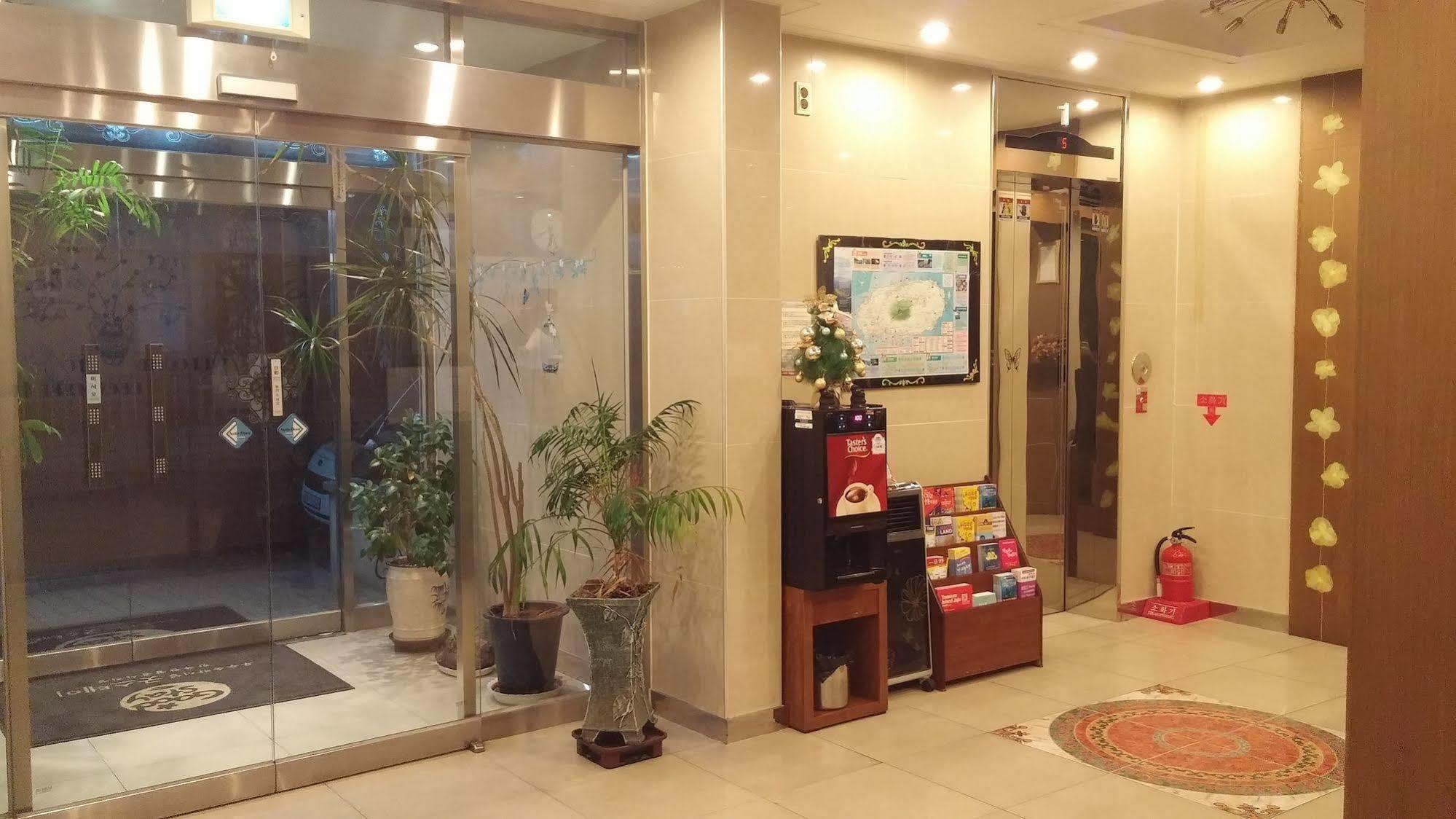 Jeju December Hotel Bagian luar foto